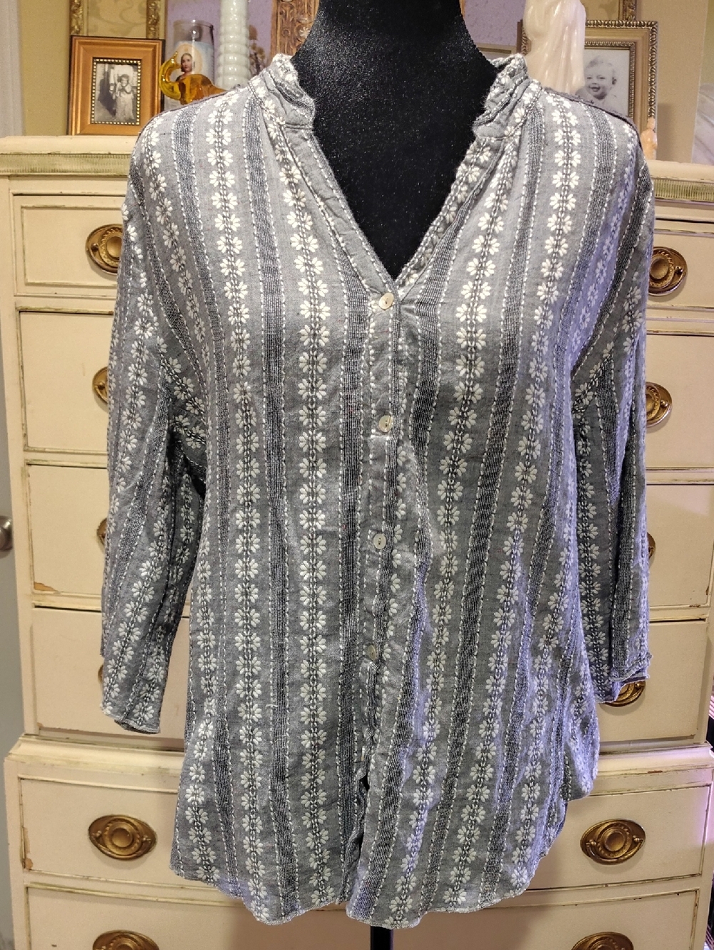 Dylan Light Gray Floral-Embroidered Blouse button down L